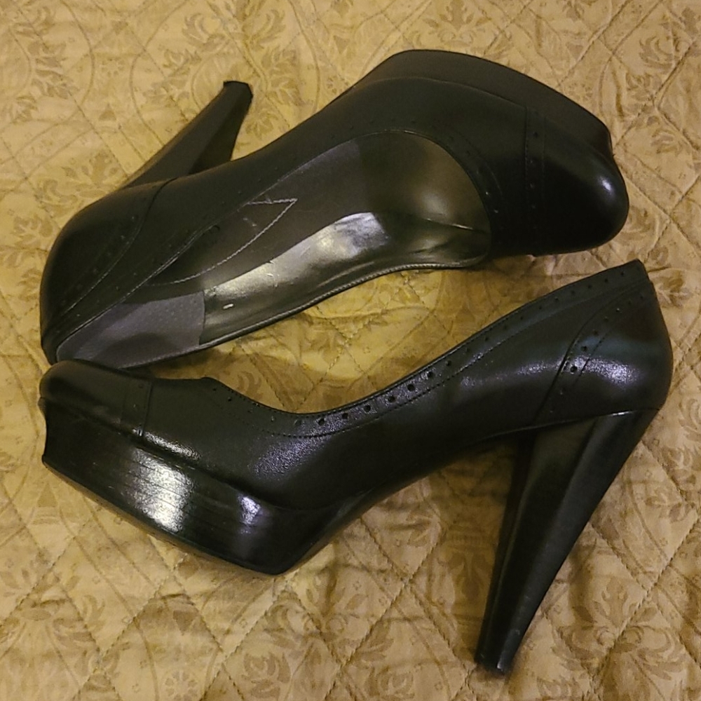 Shoes - Picture 3 of 4